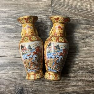 Vintage Chinese Vase Set of 2